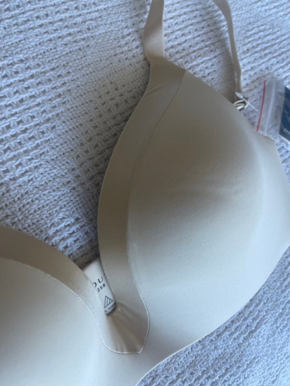 Underoutfit Satin Grace 3D Molded Wireless Bra Nude Sz L $64 Retail